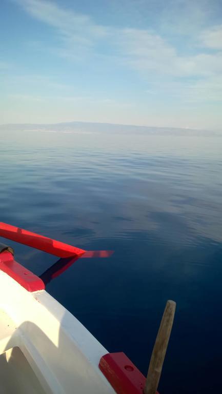 Appartamenti Mantarro Travel And Living ซานตาเทเรซา ดี รีวา ภายนอก รูปภาพ